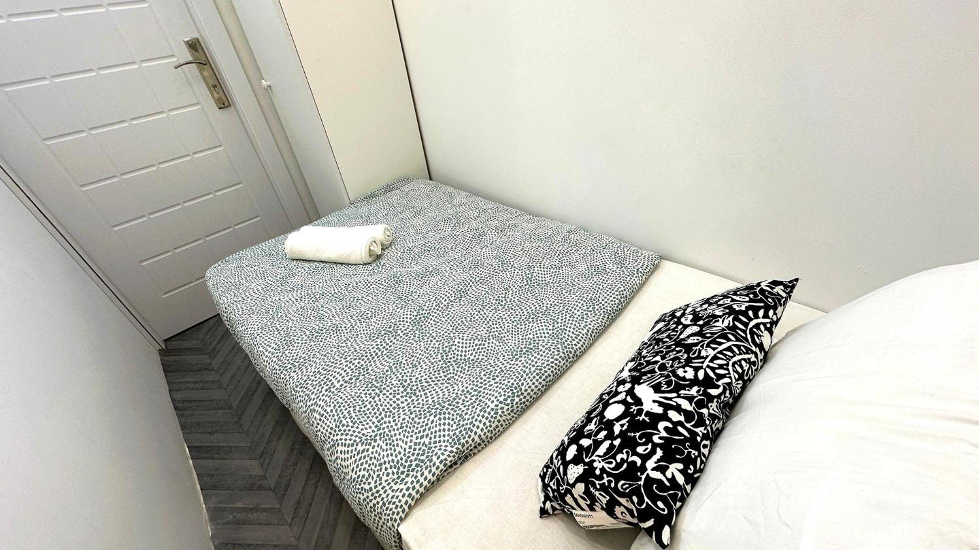 Homestay Atelier Partition In Tecom Near Internet Metro *