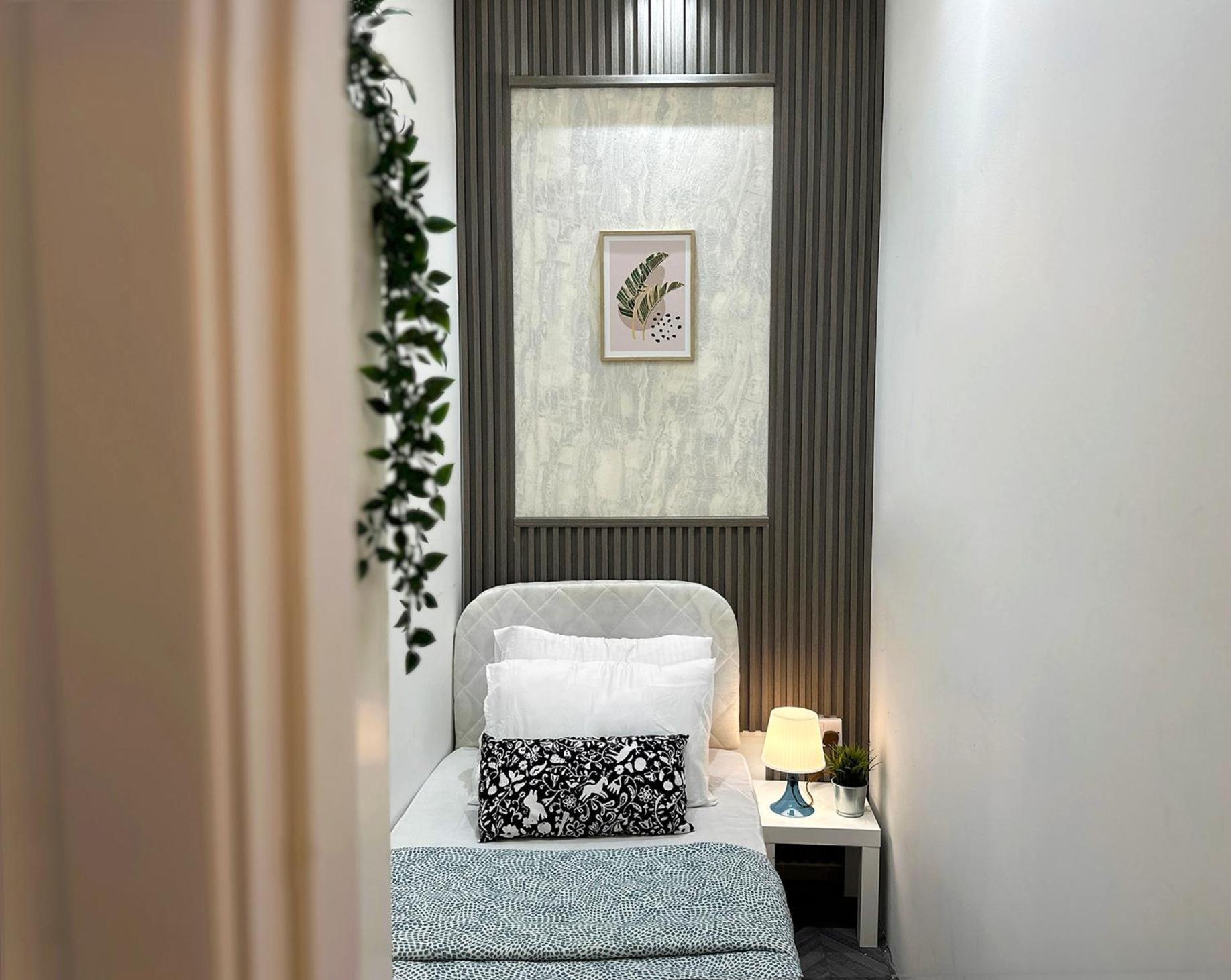 Atelier Partition In Tecom Near Internet Metro Homestay Dubai